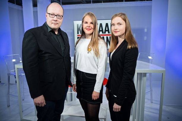 Alviina Alametsä vieraili IL-TV:n Kehtaako edes sanoa -ohjelmassa. Oikealla politiikan toimittaja Hanna Gråsten, vasemmalla politiikan toimituksen esimies Juha Ristamäki Iltalehdestä.