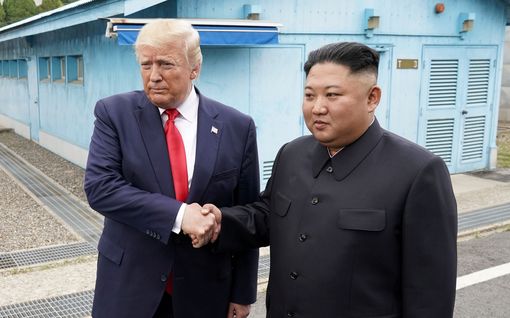 Kirja: Trump pitää yhä yhteyttä Pohjois-Korean Kimin kanssa – saattaa rikkoa lakia
