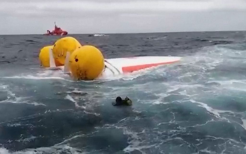 Uskomaton pelastus­operaatio Atlantilla: mies selvisi ylösalaisin kaatuneessa veneessä 16 tuntia