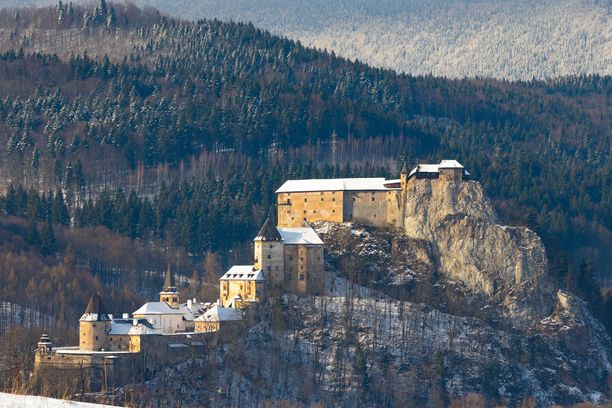 Oravan linna on upea kohde Slovakiassa