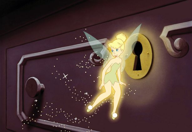 Vuoden 1953 Peter Pan -animaatiossa nähtiin vaalekutrinen Helinä-keiju.