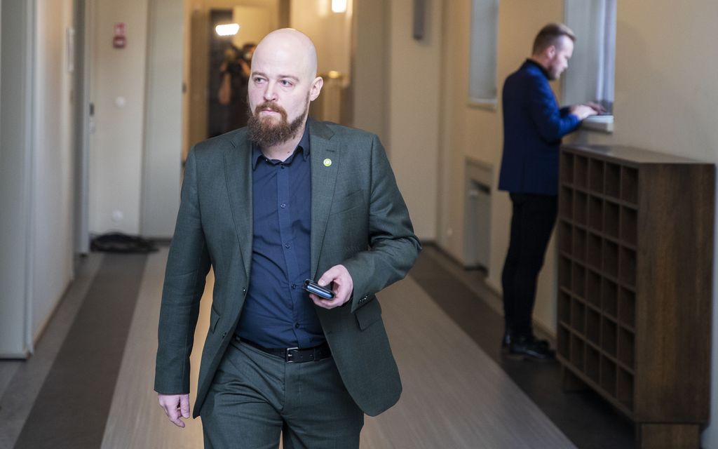 Oikeus määräsi Mikko Kärnän poistamaan tviittinsä