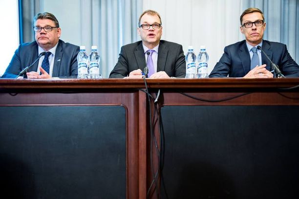 Juha Sipilän hallitus aikoo painostaa ammattiyhdistysliikettä kovilla uhkauksilla.