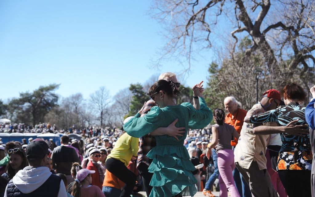 Vappuna hätyytellään jopa 20 asteen rajaa – ”Sää suosii juhlijoita niin yöllä, aamulla kuin päivälläkin”