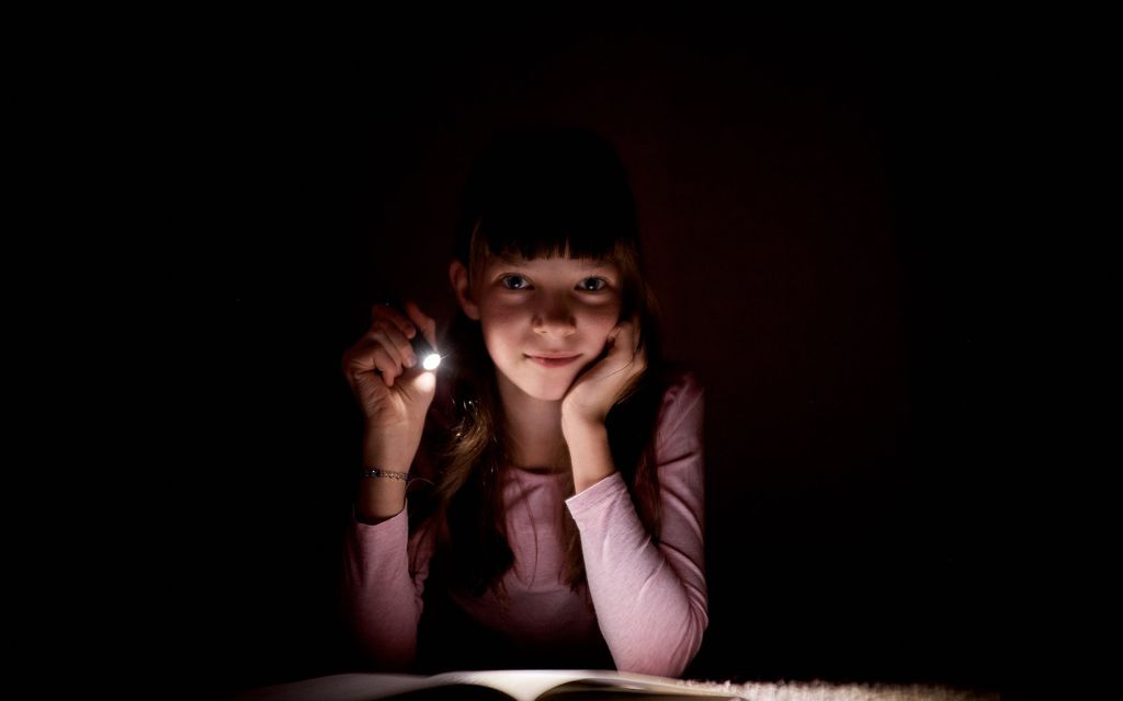 Voiko lapsesi tuoda kouluun oman taskulampun? Turkulais­koulussa kartoitetaan taskulamppuja sähkökatkojen varalle