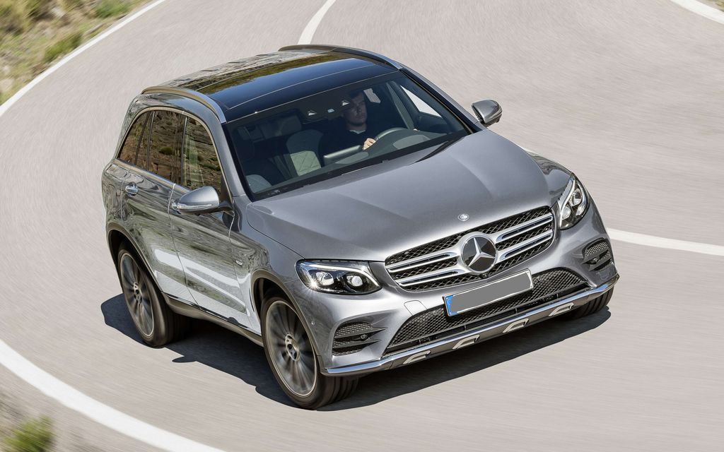 Jussi vaati autoliikkeeltä 800 euron korvausta Mersunsa öljynkulutus­mittauksesta