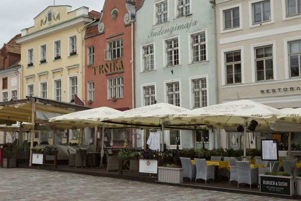 Tallinnan terasseilla on ollut tyhjää, kun suomalaiset ovat lähes tyystin puuttuneet.
