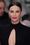 Charlize Theronin fuksiaan vivahtava huulipuna tekee lookista raikkaan oloisen. 