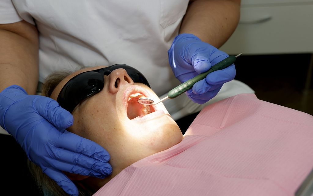 AL: 72-vuotiaalle esitettiin yllättävä ehdotus hammas­lääkäristä: 