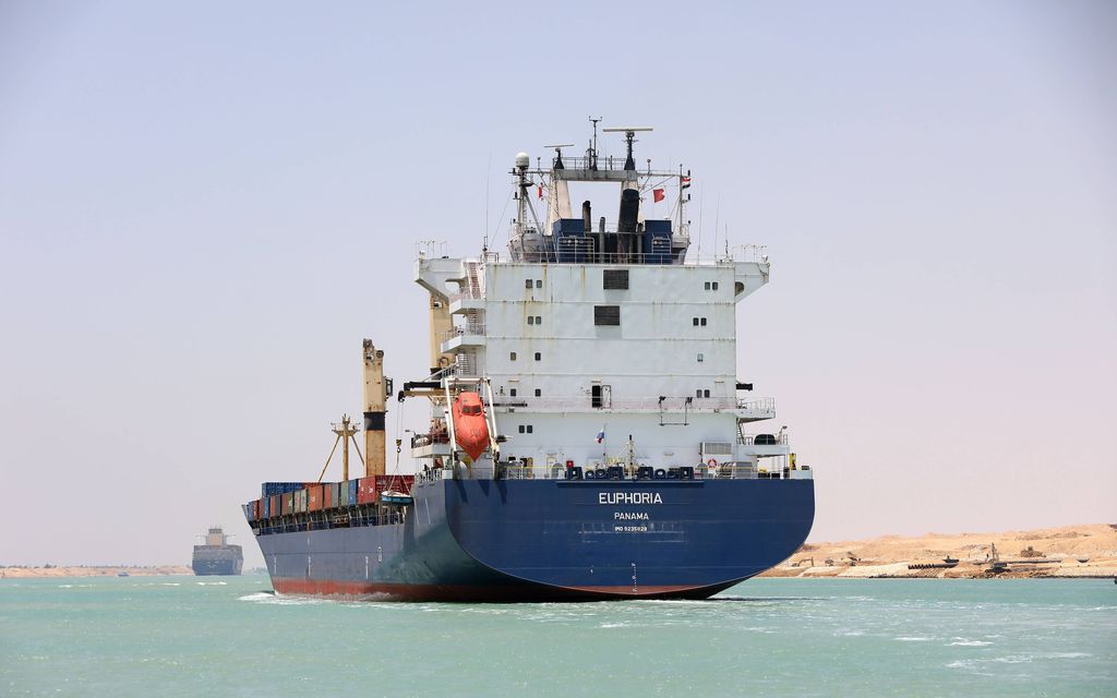 Hinaaja upposi törmättyään kaasu­tankkeriin Suezin kanavassa