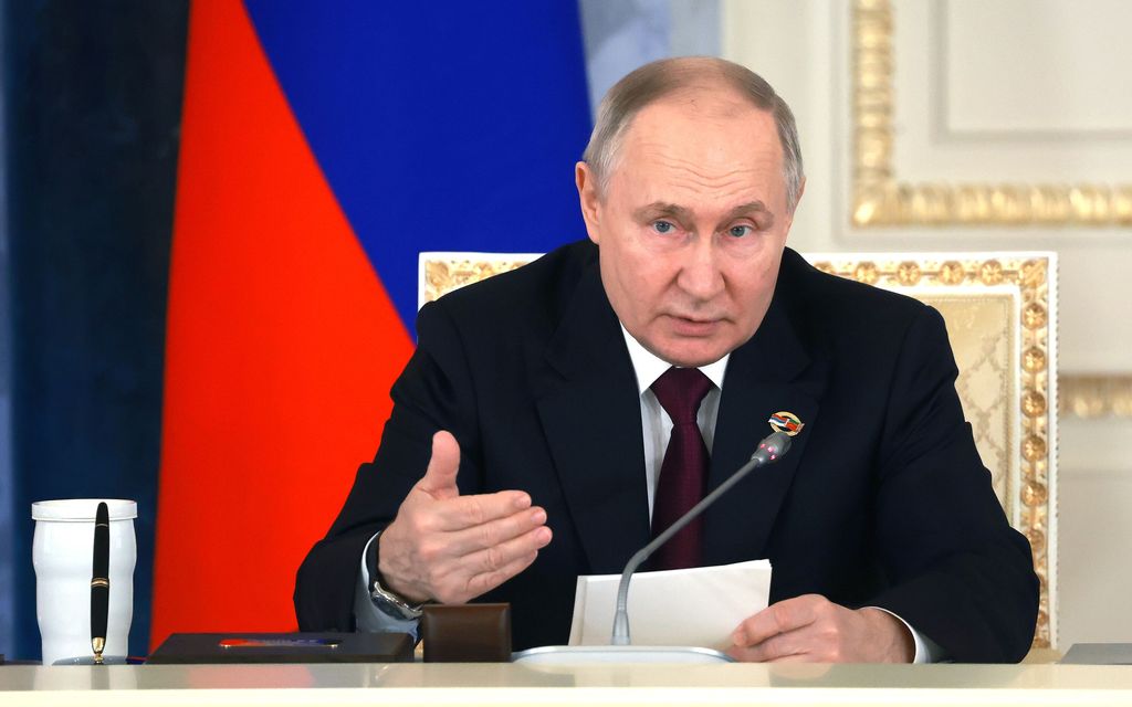 Kaksi ehdokasta vetäytyy Venäjän presidentti­kisasta – Kehottavat äänestämään Putinia