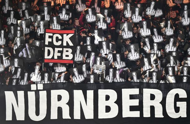 Nürnberg-fanien mielipide maanantaipeleistä ei jäänyt kenellekään epäselväksi.