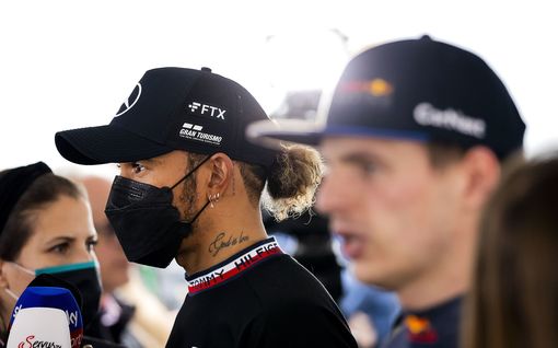 Kisälli nöyryytti Lewis Hamiltonia – Nico Rosbergiltä lohduton arvio: ”Ei pääse mihinkään”
