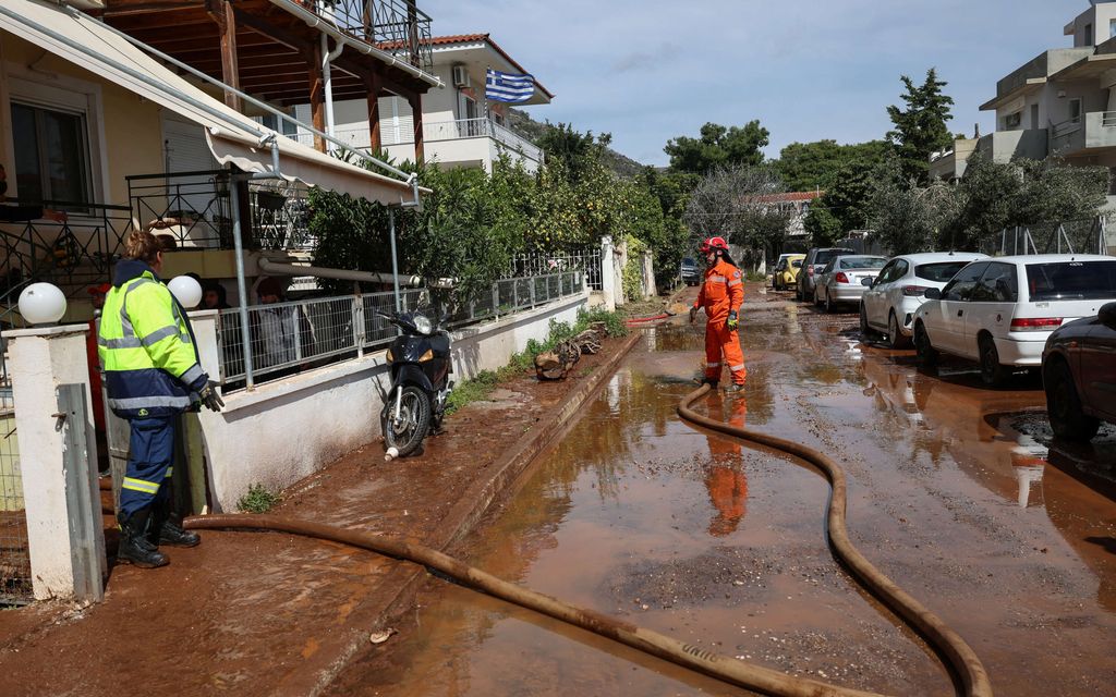 Mies löytyi kuolleena auton alta Kreikassa