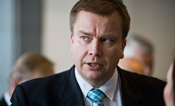 Kaikkonen on keskustan kansanedustaja.