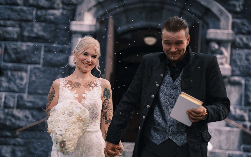 Unelmahäät-pari menee naimisiin – Poistuvat paikalta tupakka suussa ja energia­juomatölkki kädessä