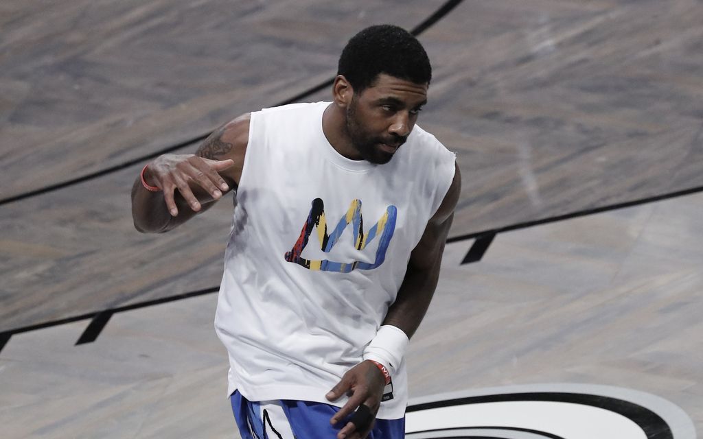 Nike purki sopimuksen Kyrie Irvingin kanssa – supertähti kirjoitti kenkiinsä viestin seuraavassa pelissä