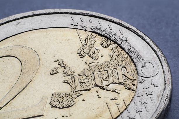 Arvokkaimmat kahden euron kolikot voivat olla arvoltaan jopa pari tuhatta euroa.