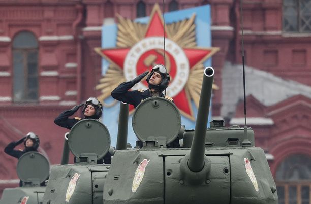 Venäjä on keskittänyt joukkoja ja aseita Ukrainan rajalle. Toukokuussa se esitteli kalustoaan Moskovassa. 