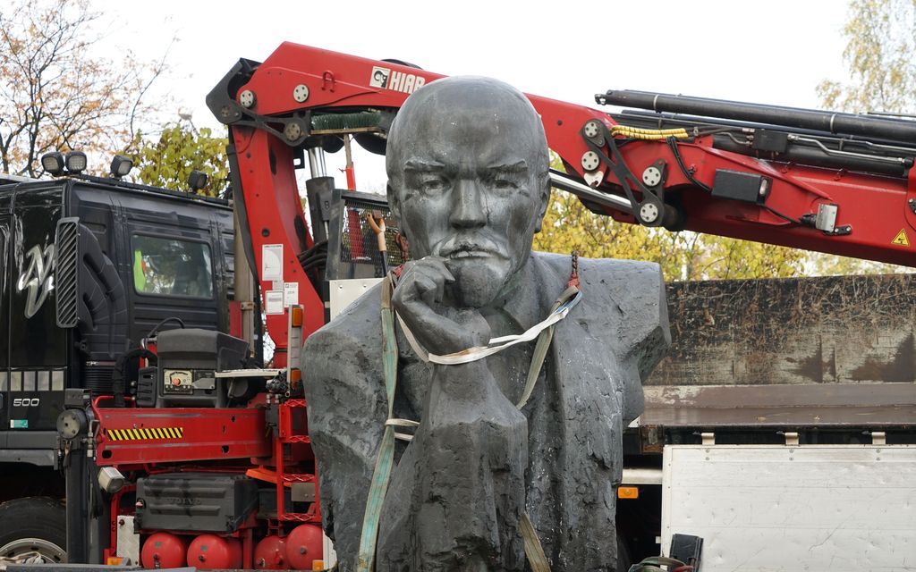 Kotkan Lenin-patsaan poistosta uutisoitiin Thaimaassa asti: ”Näkemiin, Lenin!” 