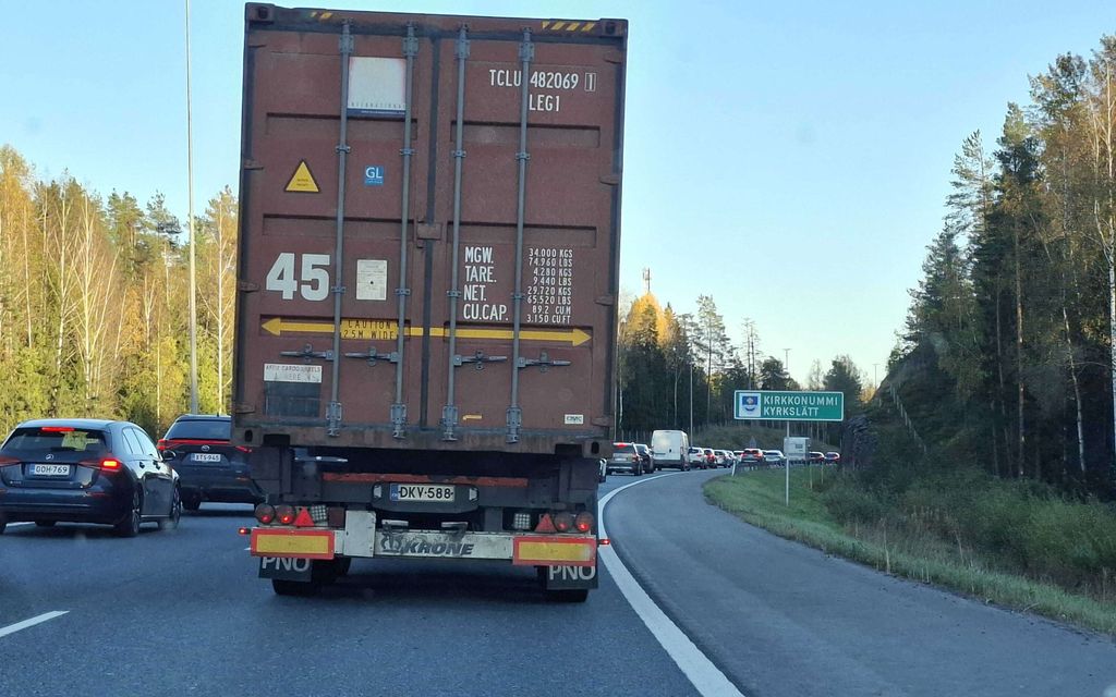 Onnettomuus moottoritiellä – Liikenne matelee