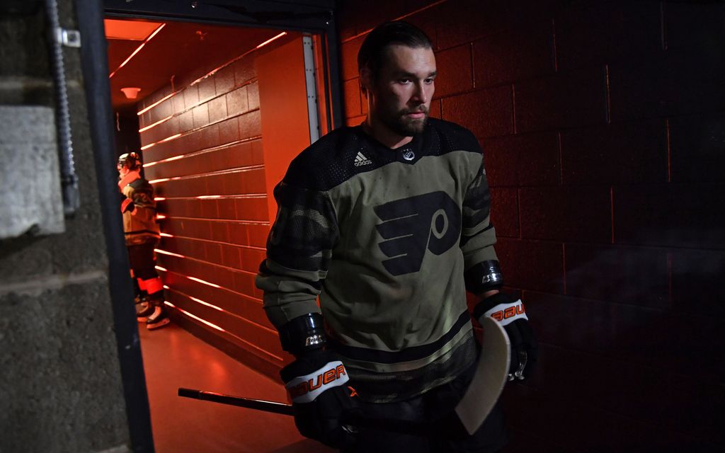 NHL:n venäläis­puolustaja ei suostunut alku­lämmittelyyn – syynä pelipaita