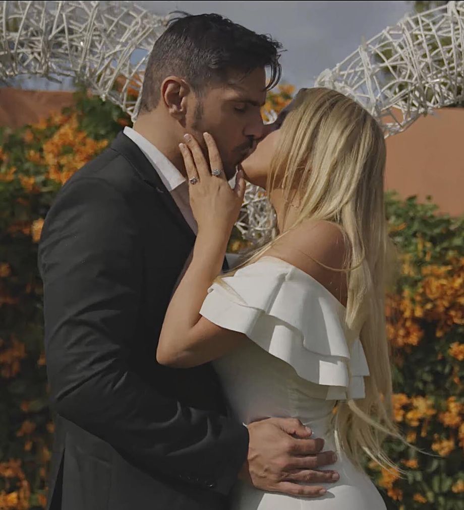 Johanna Kuvajan rohkea musiikkivideo