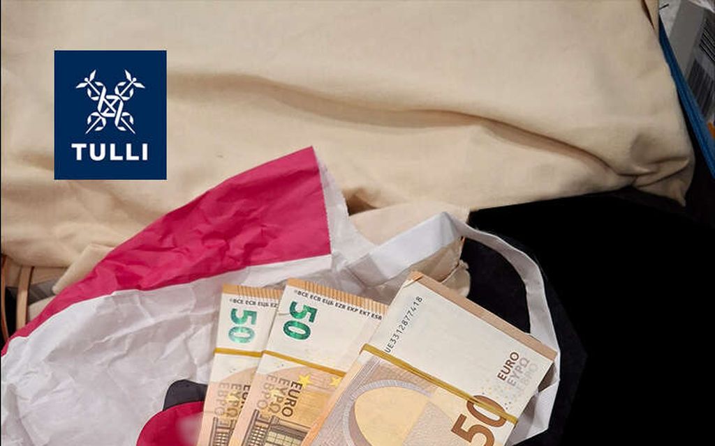 Kuvat: Kiinalais­matkustajien laukuista paljastui melkoinen kätkö Helsinki-Vantaalla – 100 000 euroa käteistä
