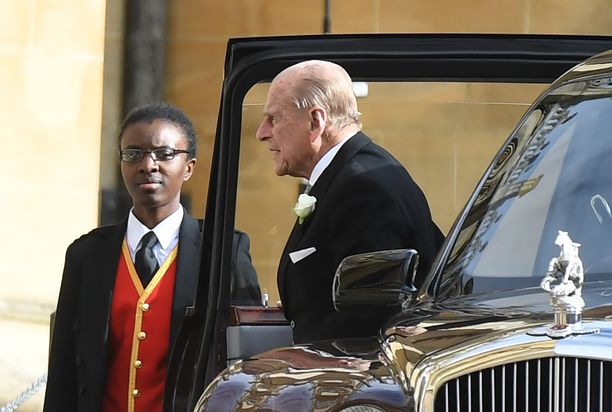 Prinssi Philip selvisi kolarista. Britit kuitenkin huolestuivat siitä, pitäisikö97-vuotiaan enää ajaa autoa. 