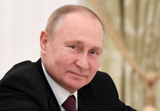 Tutkijan mukaan Kremlin nykyjohdolle sota on politiikan jatke. 