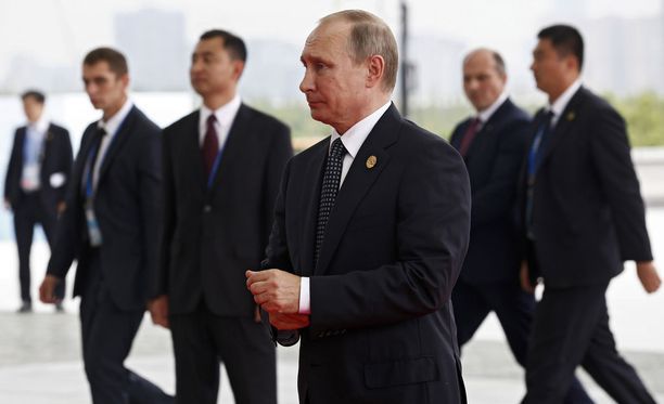 Putin vuonna 2016 G20-kokouksessa Kiinan Hangzhoussa. Taustalla valppaita henkivartijoita.