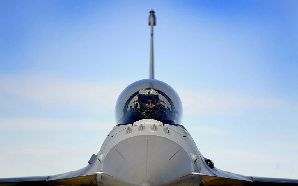 Pääkirjoitus: Venäjän pahuus kiteytyy yritykseen näännyttää miljoonat – F-16-koneilla on kiire