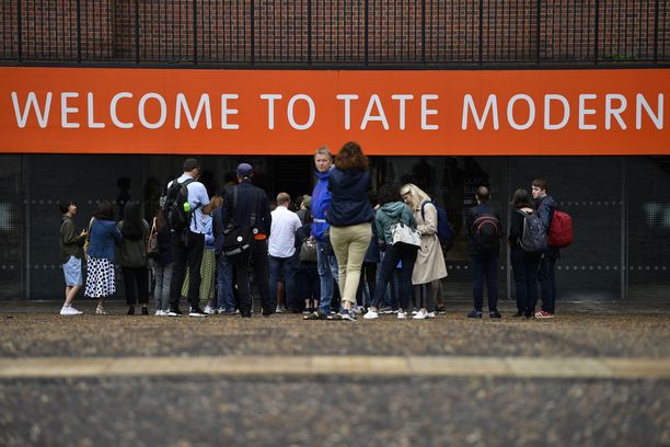 Lontoolaisen Tate Modern -museon näköalatasanteelta heitettiin viime viikolla alas ranskalainen 6-vuotias lapsi. 