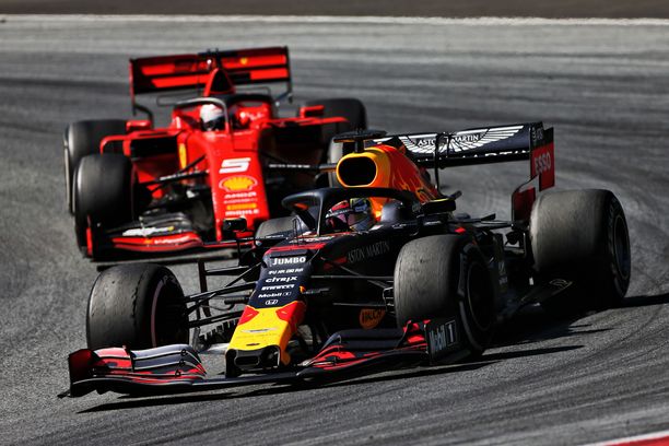 Max Verstappen voitti Itävallassa ja ohitti Sebastian Vettelin MM-sarjassa.