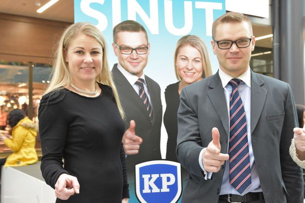 Kansalaispuolueen Piia Kattelus ja Sami Kilpeläinen erottivat Paavo Väyrysen.