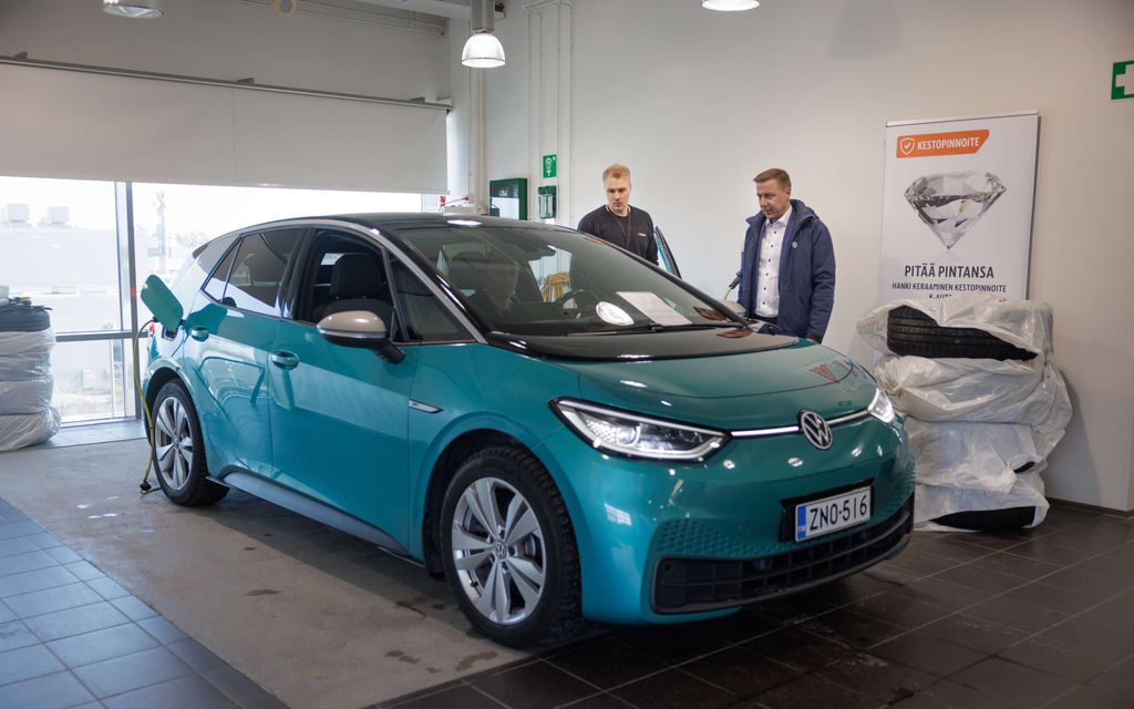 Suosituissa sähköautoissa tulipalovaara – Koskee myös Suomea