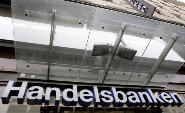 Handelsbankenin järjestelmiin tulleen virheen vuoksi monet pankin asiakkaista ovat saaneet aiheettomia luottokorttilaskuja.