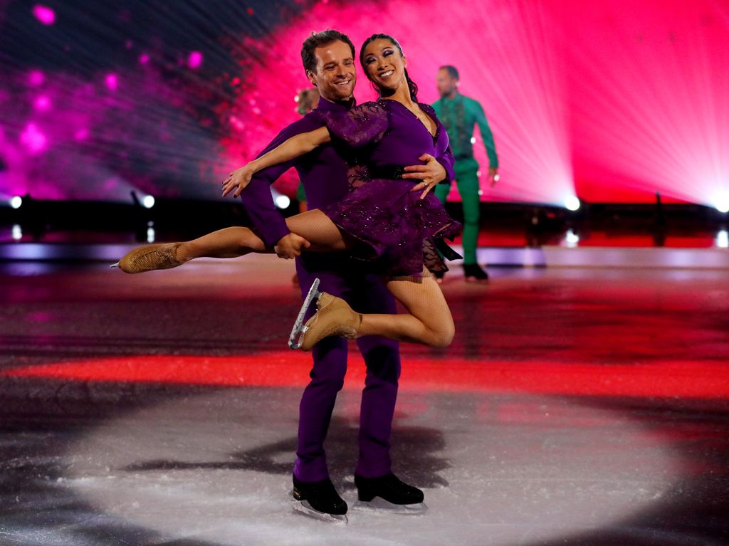 Brittien Dancing On Ice -ohjelmalle karmea alku: Jo kolme loukkaantumista – opettaja sai viillon kasvoihin tähtioppilaan luistimesta