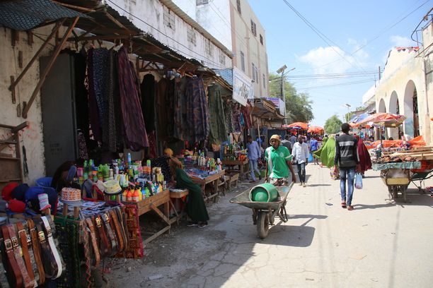 Asiantuntija oli Kriisinhallintakeskuksen lähettämänä asiantuntijana EUCAP Somalia -operaatiossa. Kuvituskuva maan pääkaupunki Mogadishusta.
