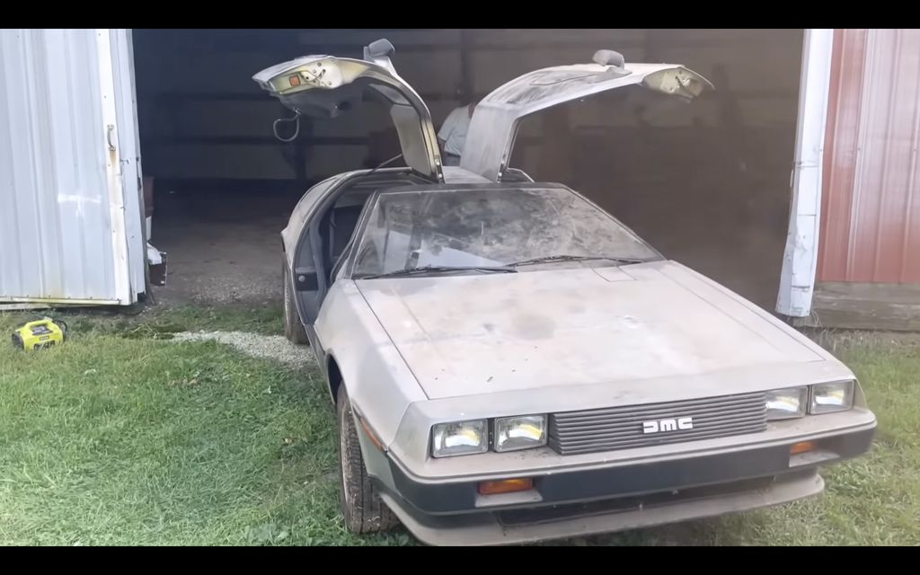 Tämä latolöytö-DeLorean on kuin hyppäisi aikakoneeseen