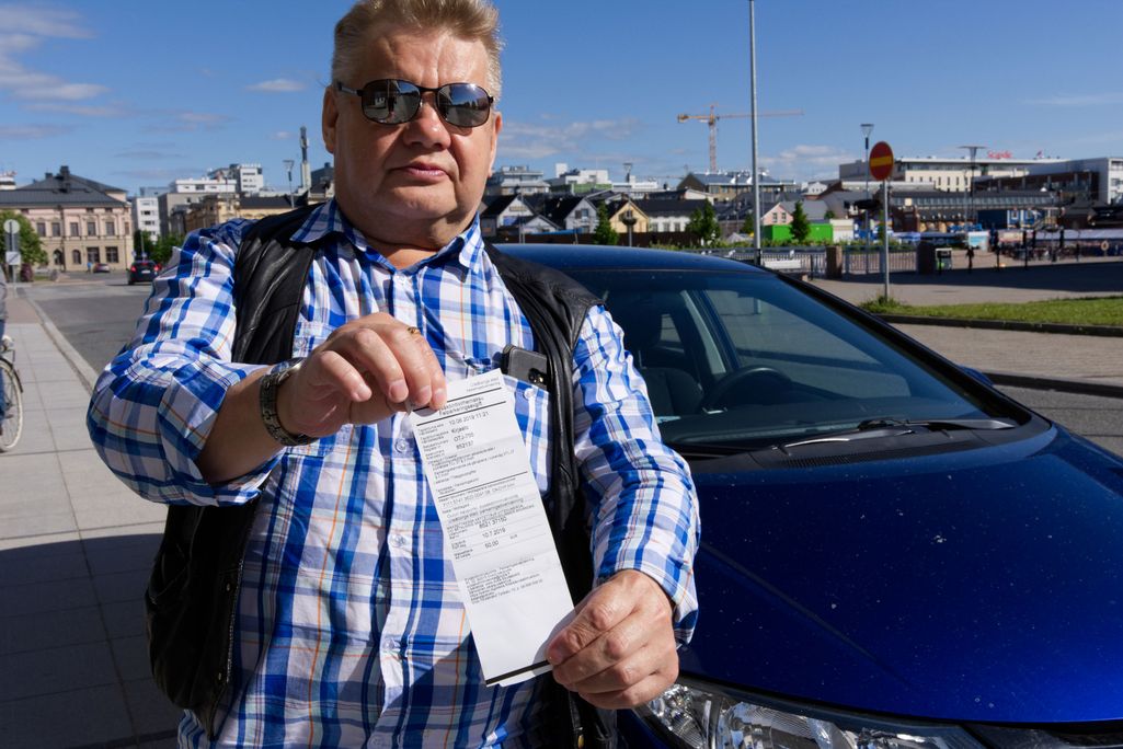 Oululainen Juhani sai parkkisakon, vaikka oikeus on jo päättänyt, että hän saa pysäköidä - ”Valvoja vain nauroi”