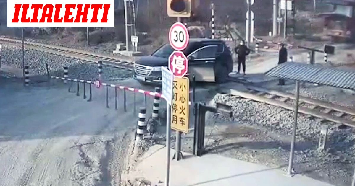 Rekka työnsi auton keskelle junakiskoja Kiinassa – viime hetken uhkarohkeus pelasti
