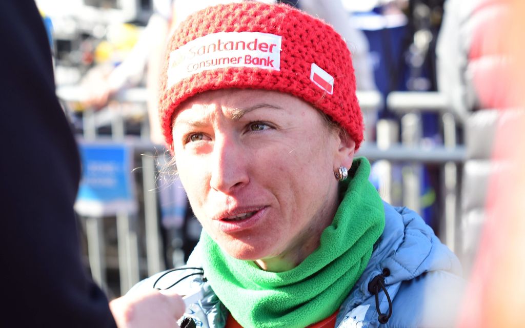 Justyna Kowalczyk yhä huippuiskussa, voitti lumituiskun keskellä – SM-mitalisti neljäs