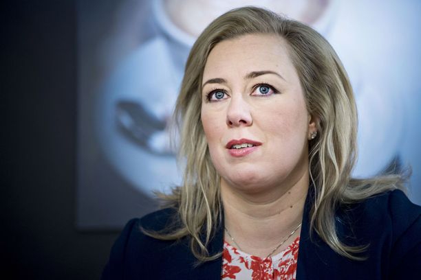 SDP:n ex-puheenjohtaja Jutta Urpilainen muistuttaa sinipunayhteistyön perinteistä.