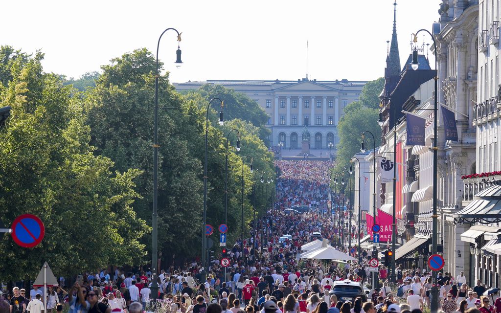 Norjassa valtava kaaos – Useita pyörtynyt kuninkaallisen linnan edessä