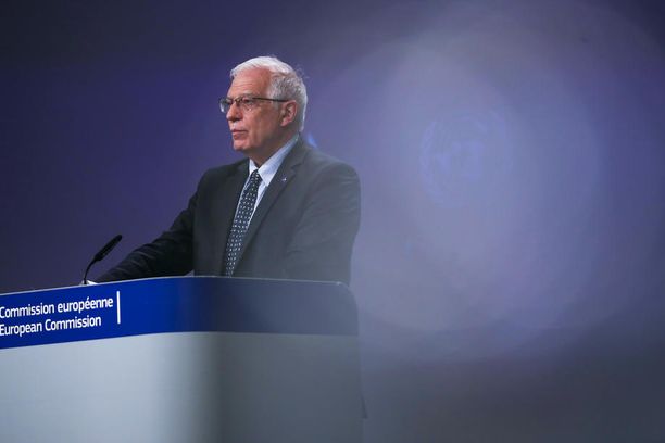Euroopan komission varapresidentti Josep Borrell kertoo EU:n suhtautuvan vakavalla huolella Venäjän uhitteluun.
