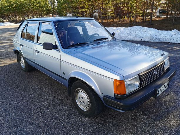 Alun perin petrolilla kulkevaksi tehty Talbot Horizon 1,5 GL 4d Petro vuosimallia 1984 on muutettu bensa-autoksi.
