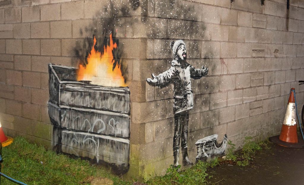 Maailmankuulu Banksy vahvisti olevansa rähjäiseen autotalliin Walesissa ilmestyneen teoksen tekijä