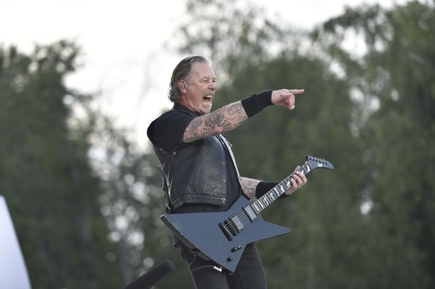 Metallican keikka keräsi yleisön täyteen Hämeenlinnassa.
