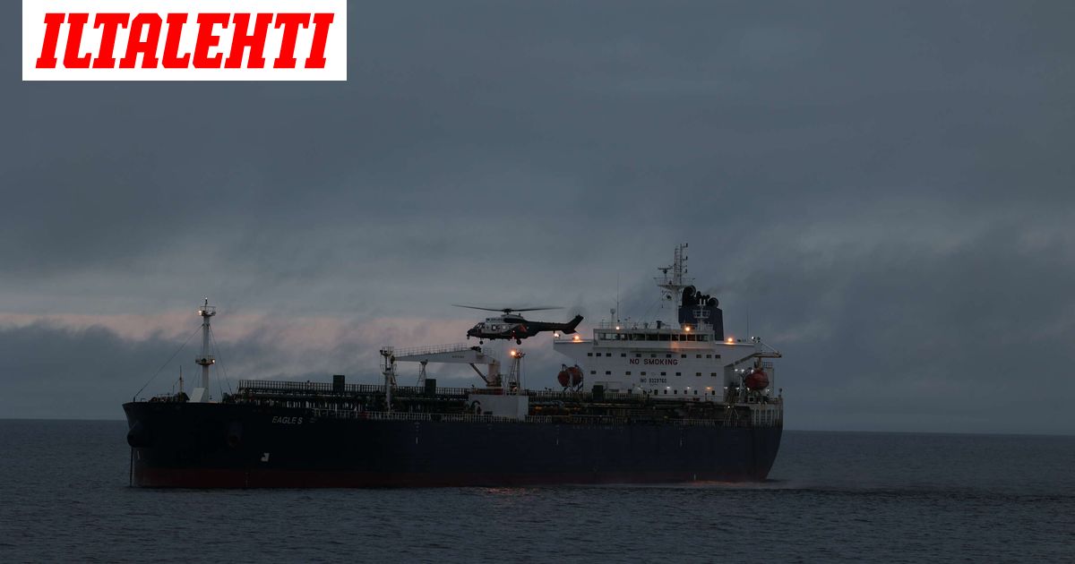 Eagle S:lle suoritetaan satamavaltiotarkastus – Kuvat operaatiosta julki